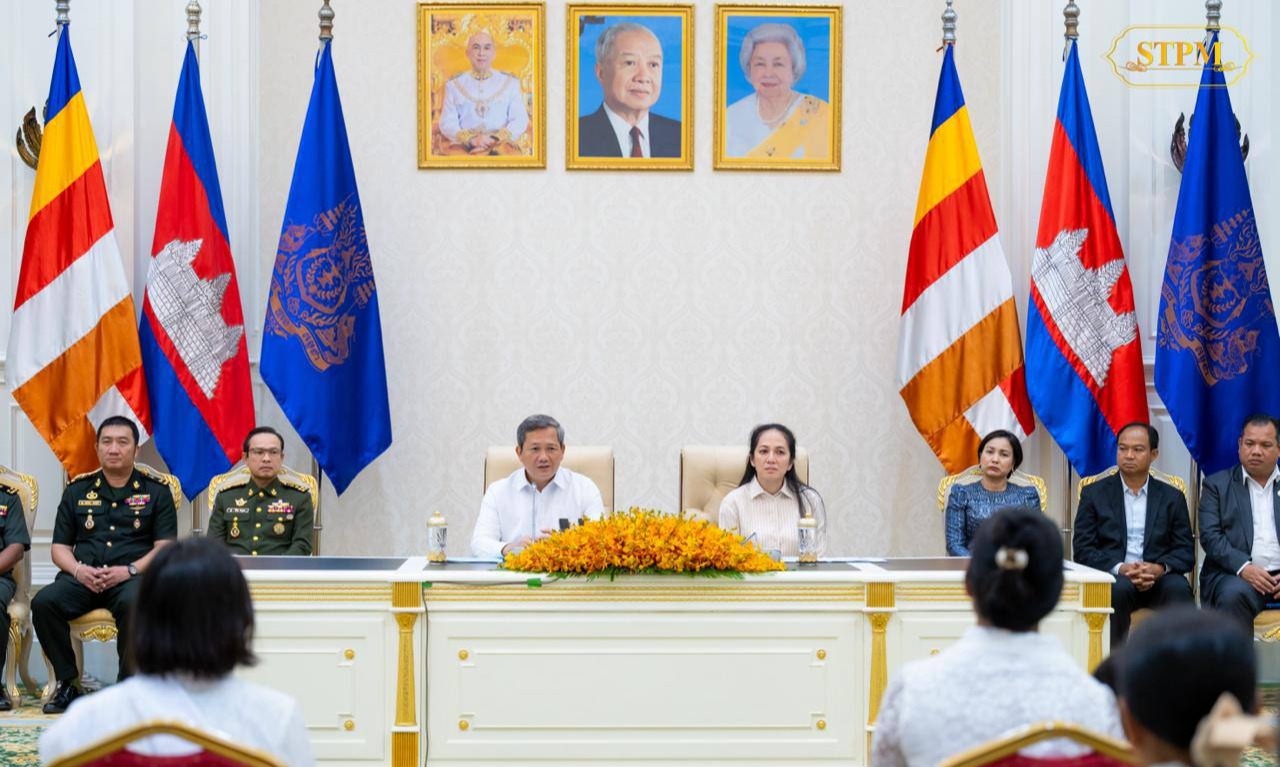 សម្តេចធិបតី ហ៊ុន ម៉ាណែត រួមជាមួយនឹងភរិយា ជួបជា​មួយក្រុម​គ្រួសាររបស់វីរកងទ័ពកម្ពុជាទាំង ១៨រូប ដែលត្រូវបានចាប់ខ្លួន