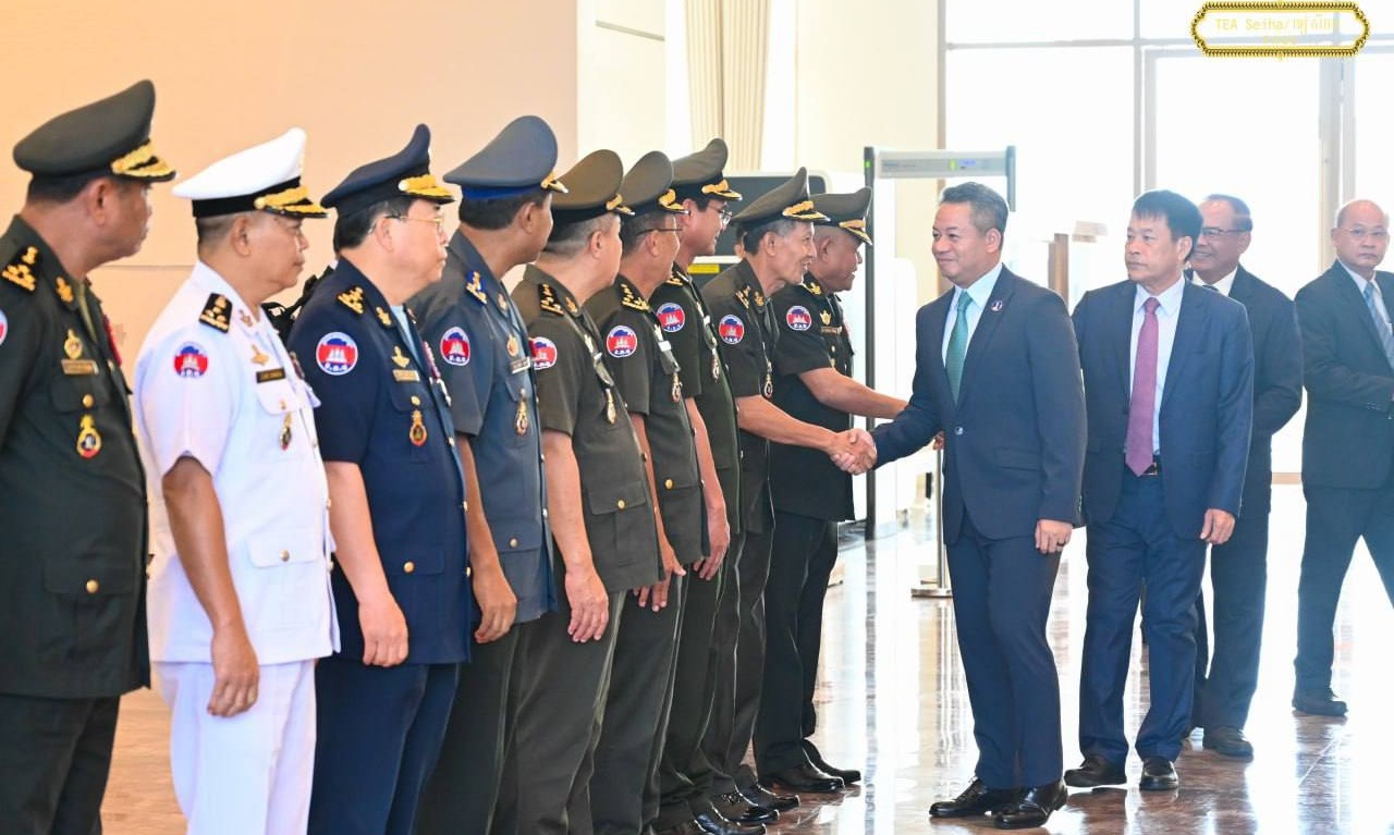 នាយឧត្តមសេនីយ៍ ទៀ សីហា ដឹកនាំគណៈប្រតិភូជាន់ខ្ពស់ នៃកងយោធពលខេមភូមិន្ទ ចូលរួមប្រជុំពិសេសលើកទី២ នៃគណៈកម្មាធិការព្រំដែនទូទៅ (GBC) កម្ពុជា-ថៃ