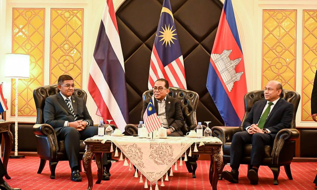 ជំនួបត្រីភាគីរវាងរដ្ឋមន្ត្រីក្រសួងការពារជាតិកម្ពុជា-ម៉ាឡេស៊ី-ថៃ ៖​ ឯកភាពគ្នាក្នុងការបន្តខិតខំថែរក្សាសន្ទុះនៃការស្វែងរកសន្តិភាពឡើង​