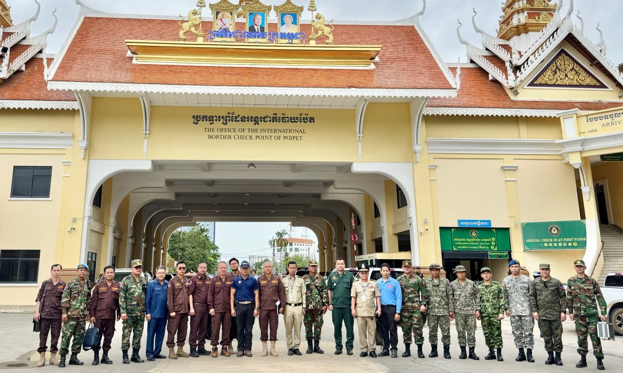 ក្រុមការងារនៃមជ្ឈមណ្ឌលសកម្មភាពកំចាត់មីនកម្ពុជា-ថៃ ជួបប្រជុំពិភាក្សាការងារបច្ចេកទេស ដើម្បីពិនិត្យតំបន់សាកល្បងក្នុងតំបន់អាទិភាពនៅព្រំដែន ដែលស្ថិតនៅឃុំអូរបីជាន់