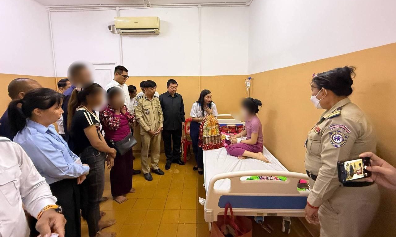 សហភាពពលកម្មជាតិកម្ពុជា តំណាងកម្មករជាង ៧ម៉ឺននាក់ នឹងដាក់ញត្តិប្ដឹងទៅមហាអំណាច និងអង្គការអន្តរជាតិ ឱ្យស្វែងរកយុត្តិធម៌ជូនស្ត្រីពលករខ្មែរ ដែលត្រូវទាហានថៃចាប់រំលោភបូក