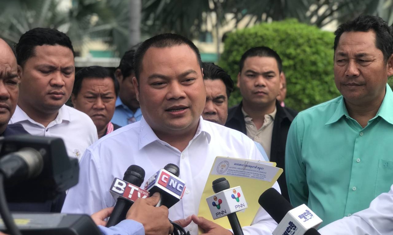 លោក សំ សឿន ប្រធានសហភាពពលកម្មជាតិកម្ពុជា បានដាក់ញត្តិនៅស្ថានទូតអាមេរិក ចិន, រុស្ស៊ី បារាំងនិងបណ្តាស្ថានទូតបណ្តាប្រទេសផ្សេងៗ រួមទាំងសហភាពអឺរ៉ុប, និងអង្គការ ILO-IOM-UN