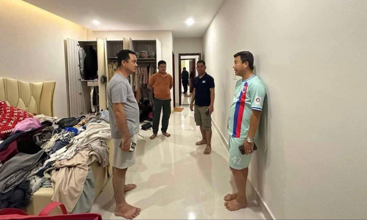 ករណីគាស់ផ្ទះយ៉ាងសកម្មនៅក្នុងបុរីទួលសង្កែអរិយក្សត្រ ! ចាប់ខ្លួនជនសង្ស័យចំនួន២នាក់